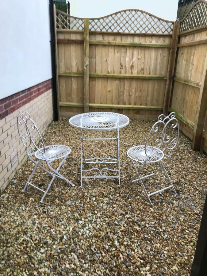 Stunning Contemporary Apartment - Free Parking - 5 Minute Walk To The Beach - Great Location - Fast Wifi - Smart Tv With Netflix Included - Contractor Friendly - Perfect For Short And Long Stays Bournemouth Kültér fotó